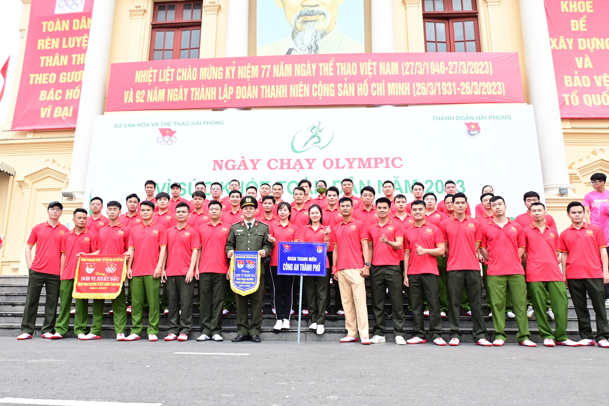 Đoàn thanh niên Công an thành phố tích cực tham gia Ngày chạy Olympic vì sức khỏe toàn dân năm 2023